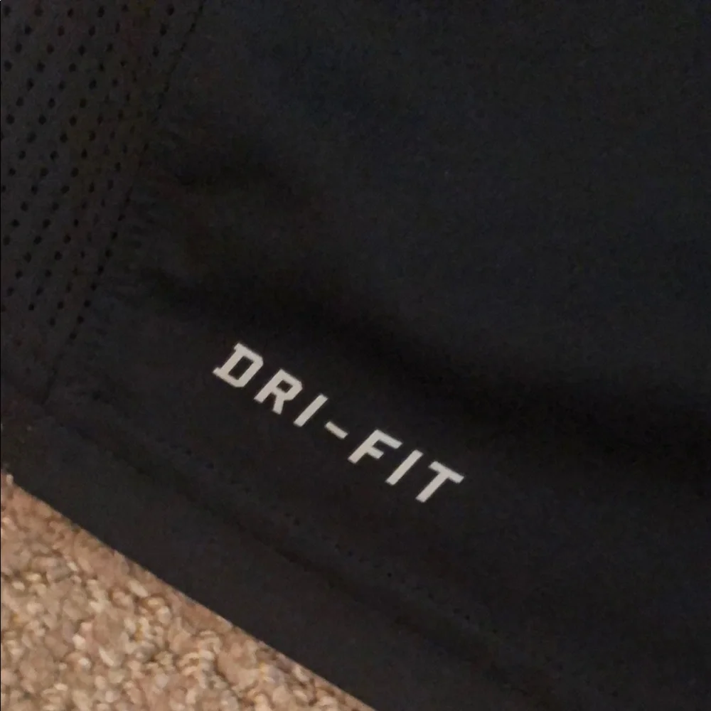 Nike Black Dri-FIT Men's Shirt - Picture 4 of 5